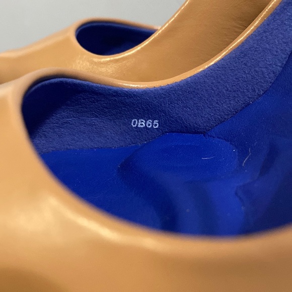 Classic Nude Leather High Heels, size 6.5B, NIB. - Picture 8 of 16